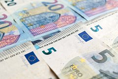 Курс евро поднялся до 111 рублей