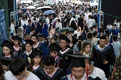 Китай перестал публиковать данные о молодежной безработице