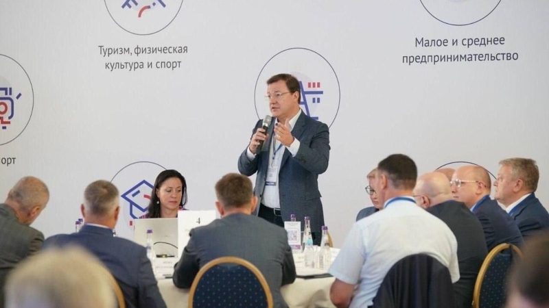 Азаров считает необходимым развитие инфраструктуры горэлектротранспорта