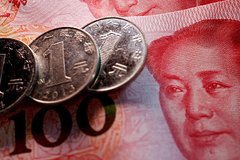 Китайские госбанки начали продавать валюту для спасения юаня