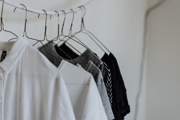 7 ошибок в хранении одежды, которые портят ее