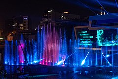Сбер подарил Екатеринбургу к юбилею города умный светомузыкальный фонтан