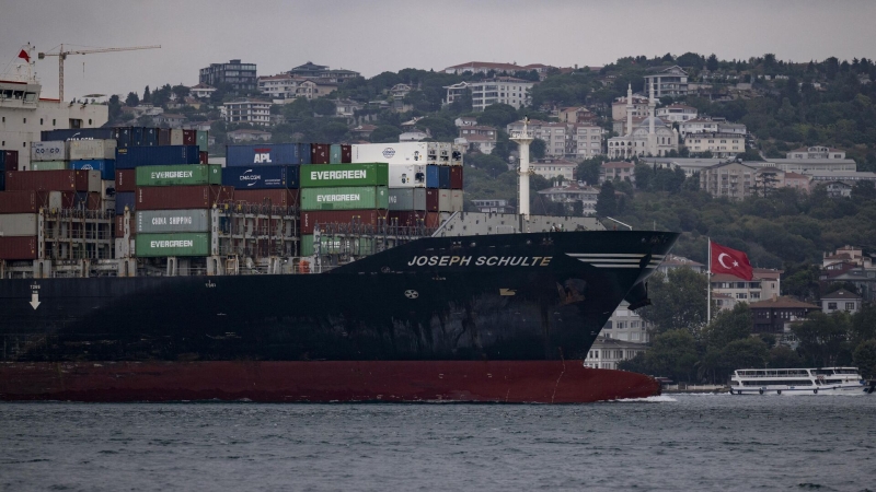 Первое судно с Украины вошло в Босфор после прекращения зерновой сделки