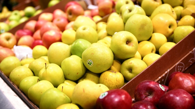 "Магнит" планирует поставлять в свои магазины только отечественные яблоки